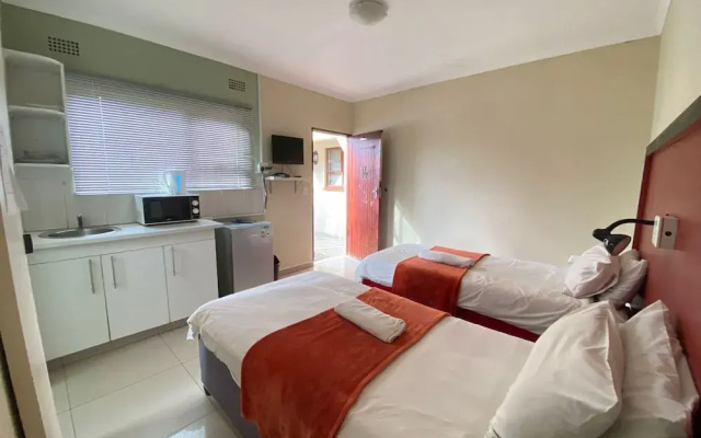 Emampingeni Lodge