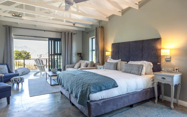 Whale Rock Luxury Lodge