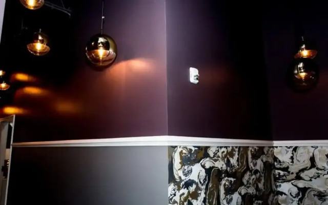 80 LEX 202 Iconic Location Park Free Off Street