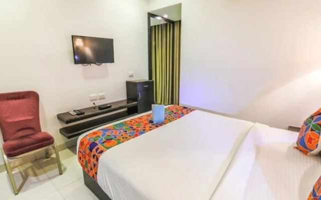 Fabhotel Singh Suites