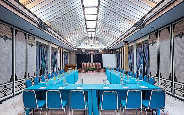Royal Hotel and Convention Tretes