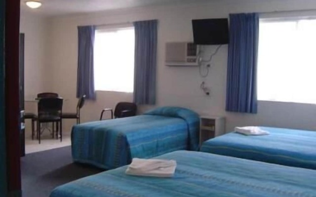 Cedar Lodge Motel Townsville