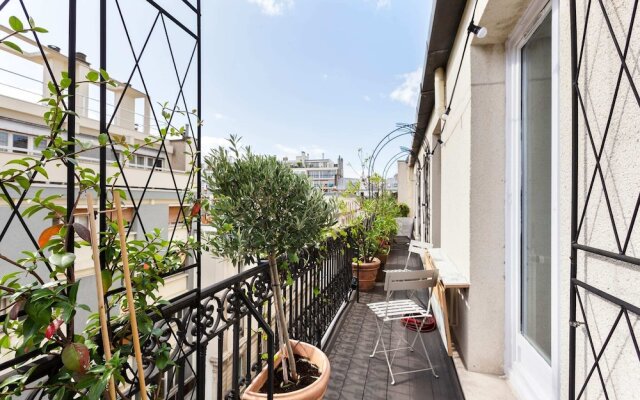 Warm And Homely Duplex Near Montmartre, Fits 5