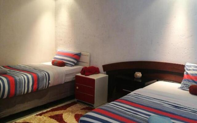 Naisar Sparkling White Apartment