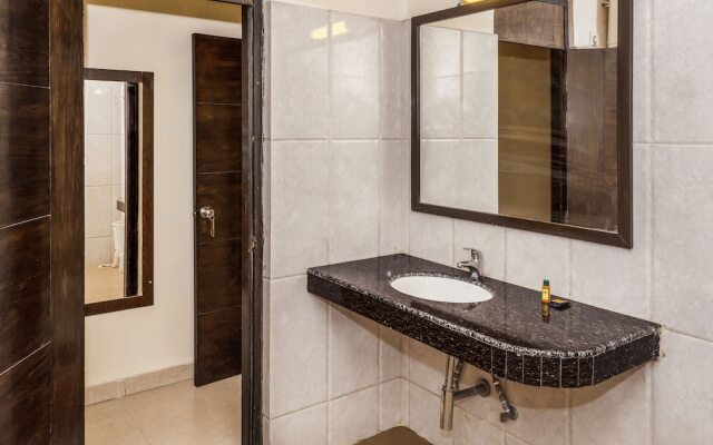 FabHotel Tekarees Inn Hazratganj