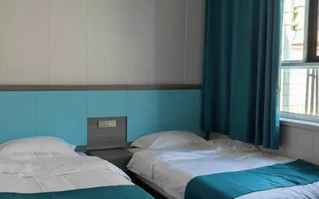 Ejinaqi Luxing Hostel