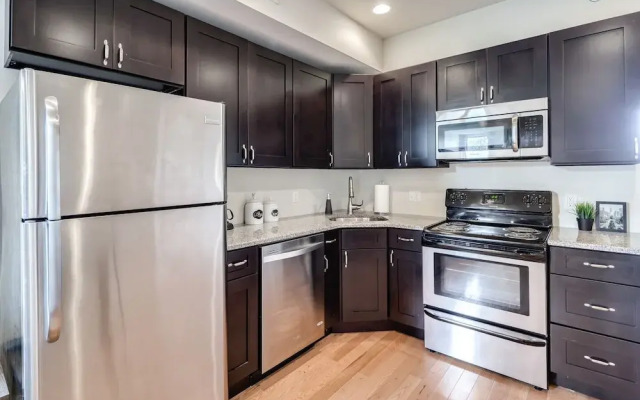 Private Rooftop With Views+modern 2BD & 1 Bath