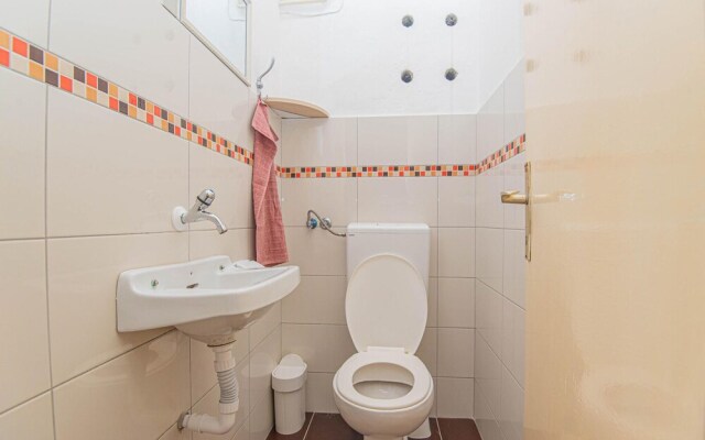 Amazing Apartment in Brodarica With 3 Bedrooms and Wifi