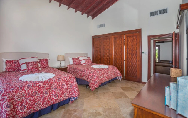 Pristine Bay 4033 4 Bedroom Home by RedAwning