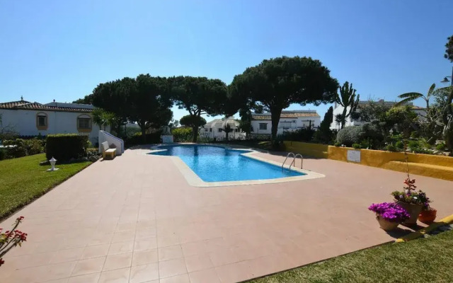Calahonda - Sleeps 6 - Parking - Garden - Pool