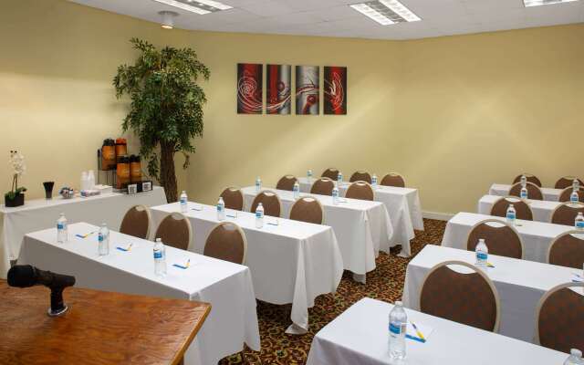 Days Inn & Suites by Wyndham Tallahassee Conf Center I-10