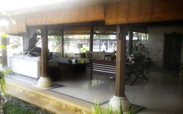 Taman Suci Villa