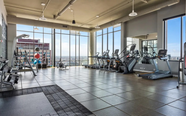 Gold Coast Retreat Skyline Views Walkable