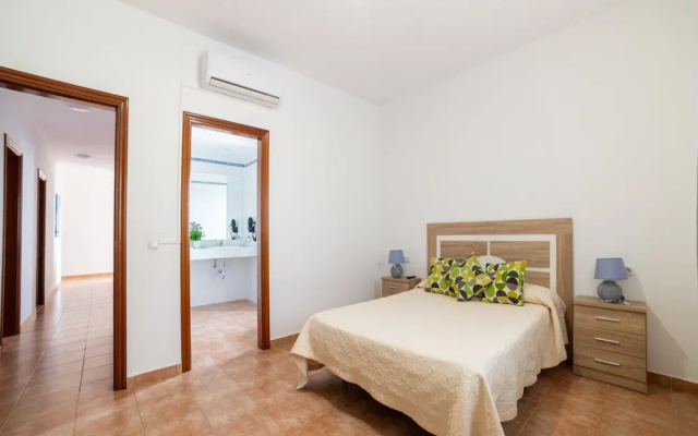 Lovely & Spacious Holiday Home With Private Swimming Pool