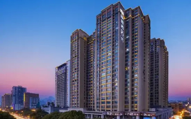 Ease Hotel · Zhi (Yichang Three Gorges Visitor Center Binjiang Wanda)