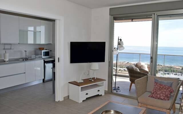 Apt with Sea View & Pool 5
