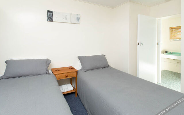 Marina Court Motel & Apartments