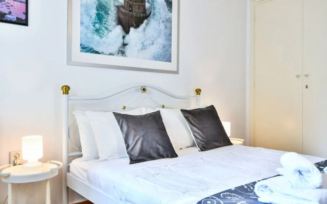 Groovy Apartment by the Sea with Garden