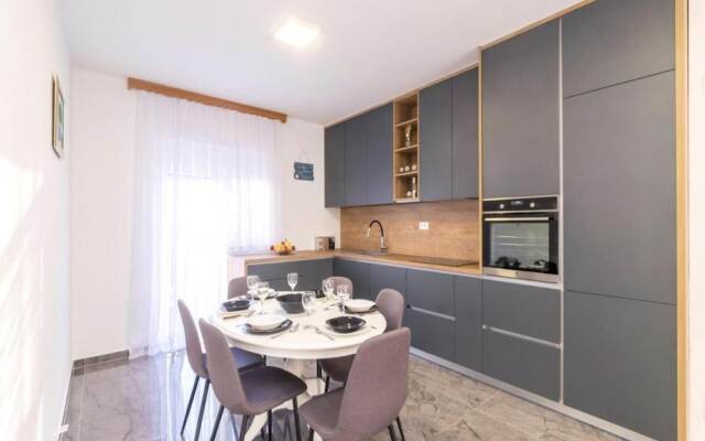 Mihael Holiday House