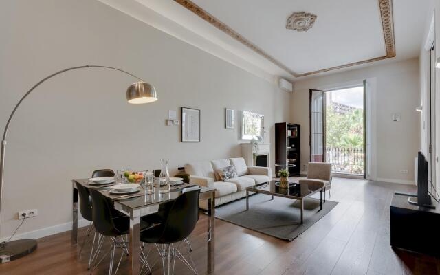 Condal in Barcelona with 3 bedrooms and 2 bathrooms