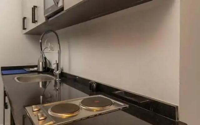 Travelholic Residence Golden Gates