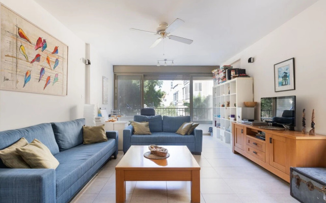 Bright Pearl For Exploring Tel-Aviv