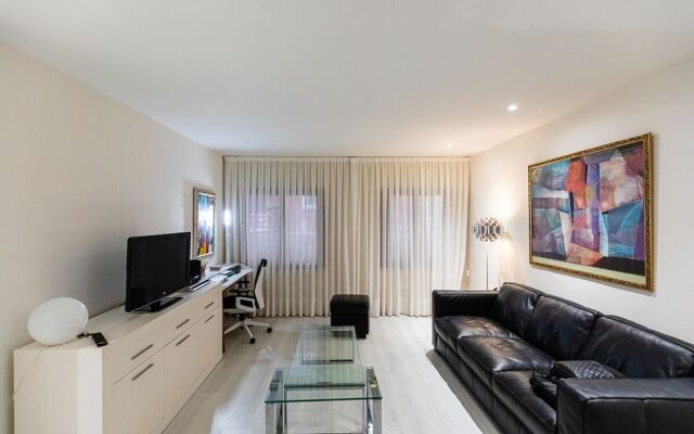OLD TOWN VIII apartment by Aston Rentals