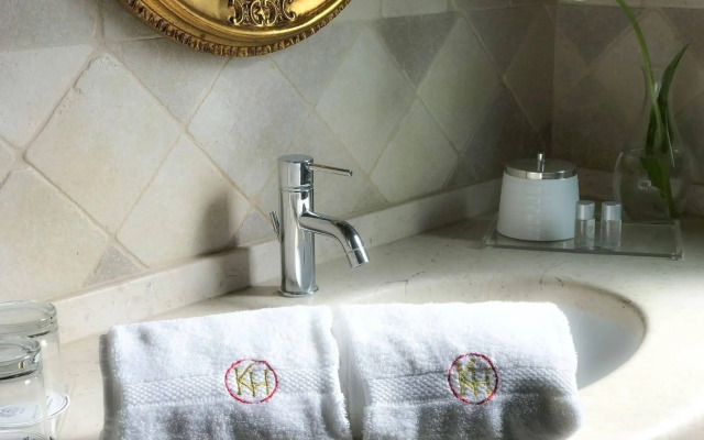 Kelina Charme Hotel by Cantine Due Palme