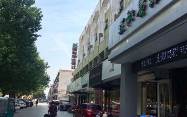 Yixuan Hotel (Zhoukou Passenger Transport Center Station)