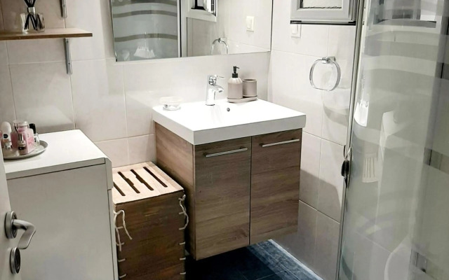 Large terrace apartment near city centre