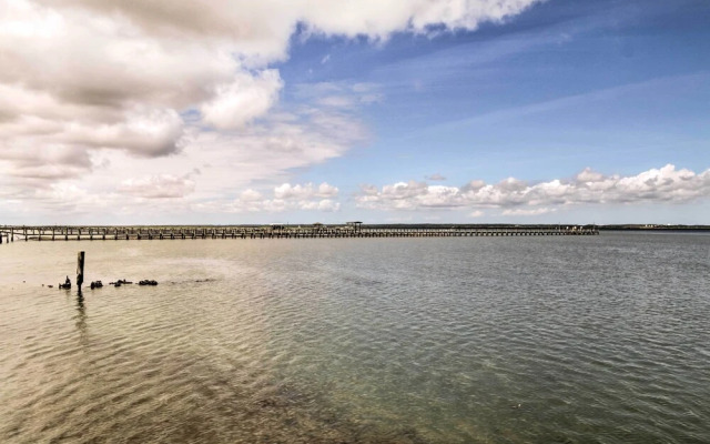 Bayfront Chincoteague Getaway W/ Fire Pit!