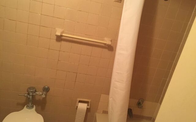 Red Carpet Inn & Suites, Muncie IN