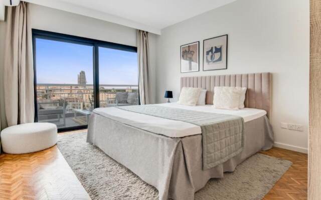 Phaedrus Living: City Center Sky Penthouse