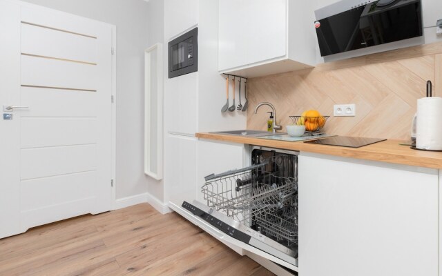 Coast Apartment With Terrace by Renters