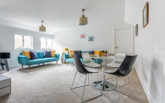 Market Apartment by Creative Stays