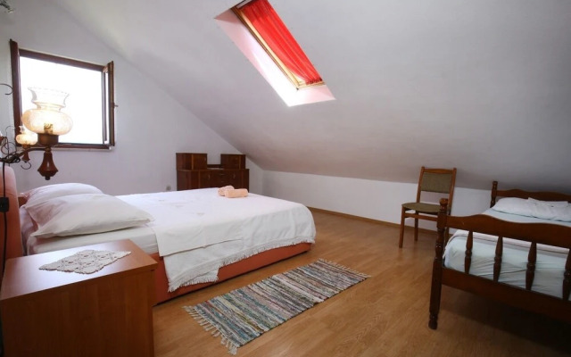 Neda - Perfect Location & Free Parking - A2