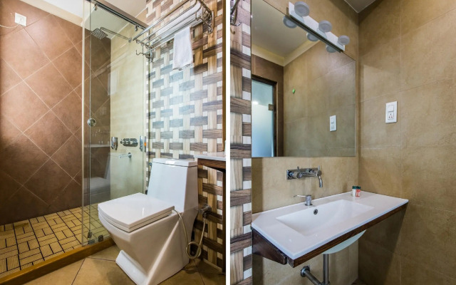 Capital O 15445 Hotel Sheekhar Inn