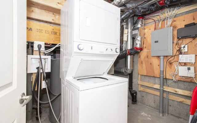 4bed 2bath Townhouse With Laundry Parking Wi-fi