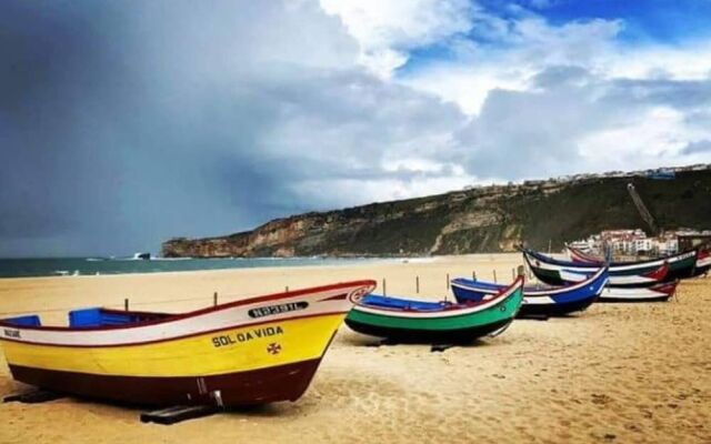 2 Bed Flat - Sleeps 4 - Parking - Wifi