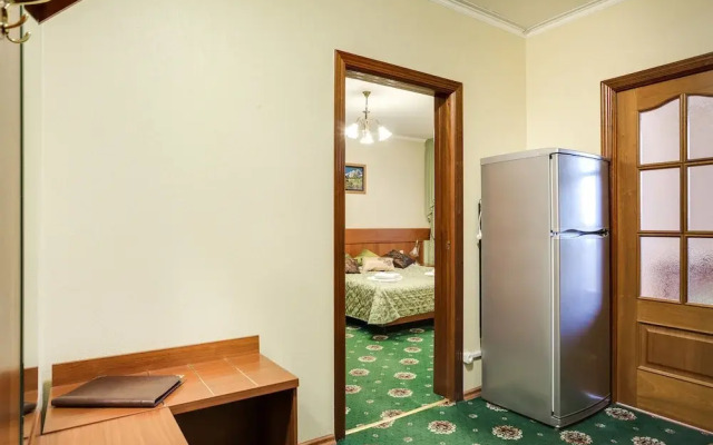 #513 OREKHOVO APARTMENTS with shared bathroom