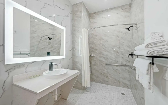 SureStay Hotel by Best Western Houston Southeast