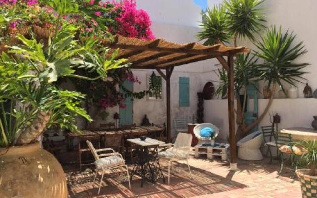 Casa Dos Arcos Boutique Hostel & Suites