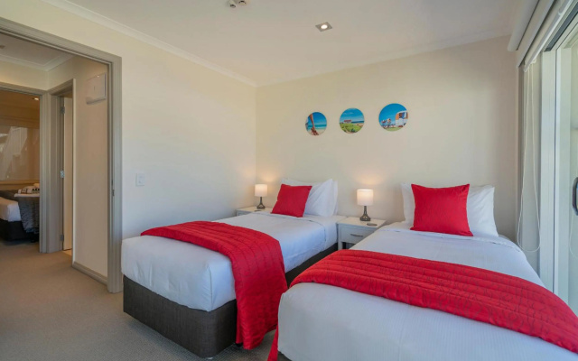 Crowsnest Apartments – Guest Rooms – Whitianga