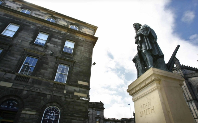Parliament Sq (apt 10 ) Royal Mile