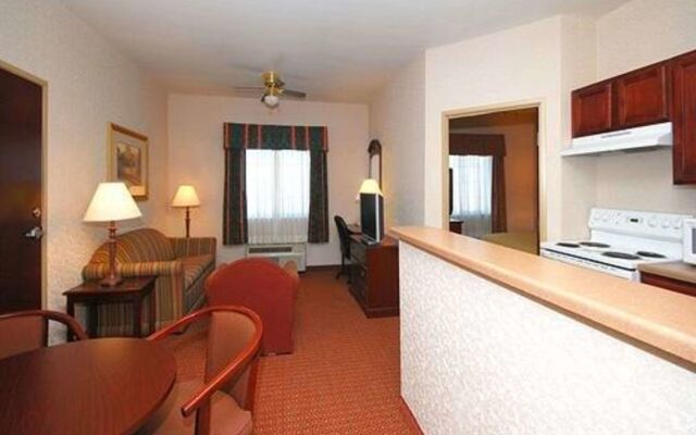 Quality Inn & Suites, Near University