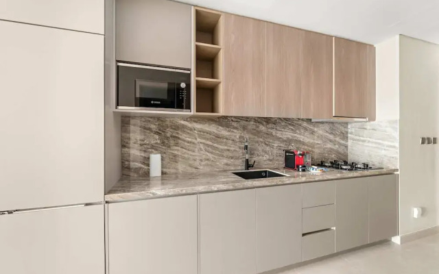 High-end Studio With Rooftop Pool and gym