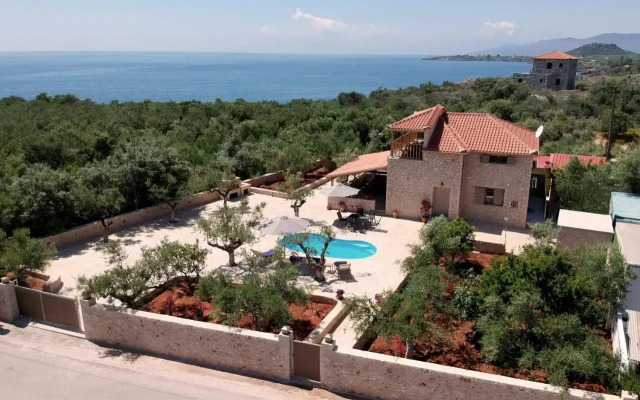 Selinitsa Stone Residence - Mani Poolside Retreat