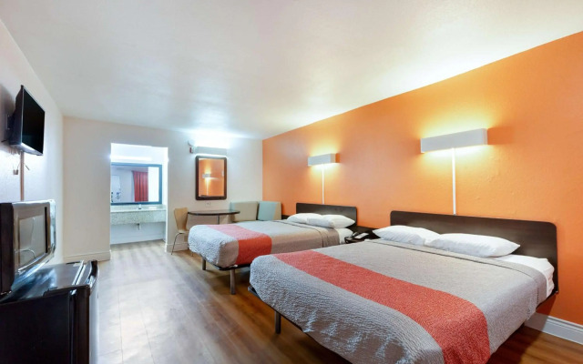 Motel 6 Houston, TX - East