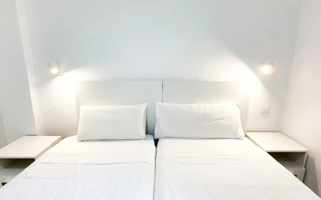 1 Bedroom Apartment Second Line Beach- Parque Marbella Building