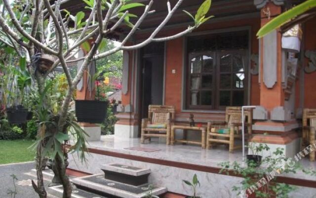 Tude's Family Homestay